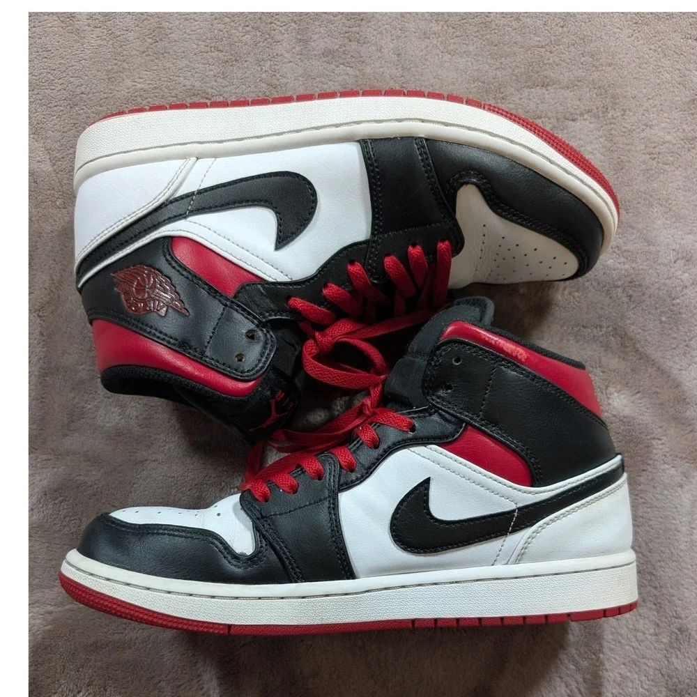 Jordan Air Jordan 1 Mid Mens 9 Black White Red Black Toe DQ8426-106 Sneaker